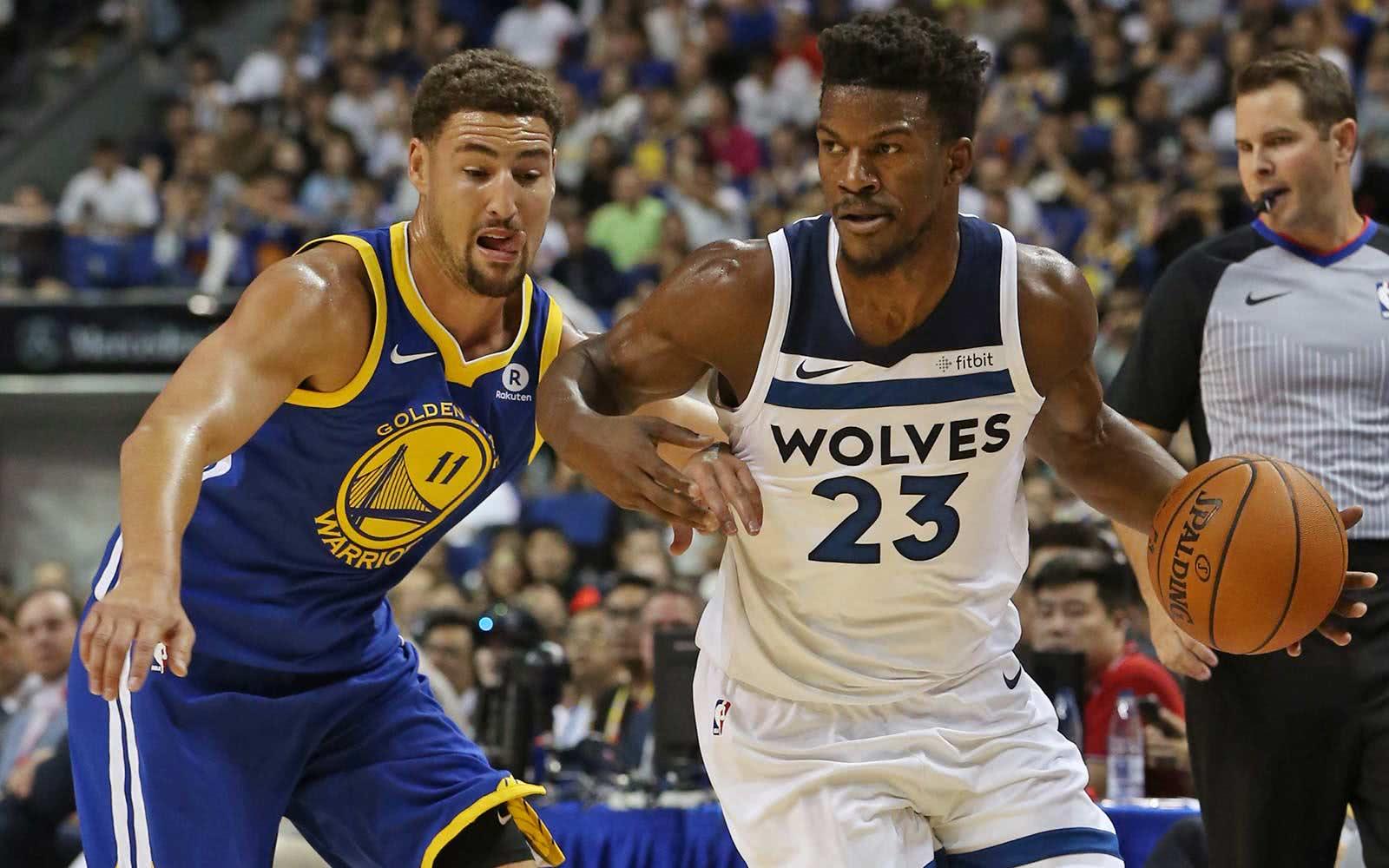 给你修修胡子，瓦科分享自己用剪刀剪克雷桑胡子的照片（瓦科晒照：亲手用剪刀为克雷桑修须）