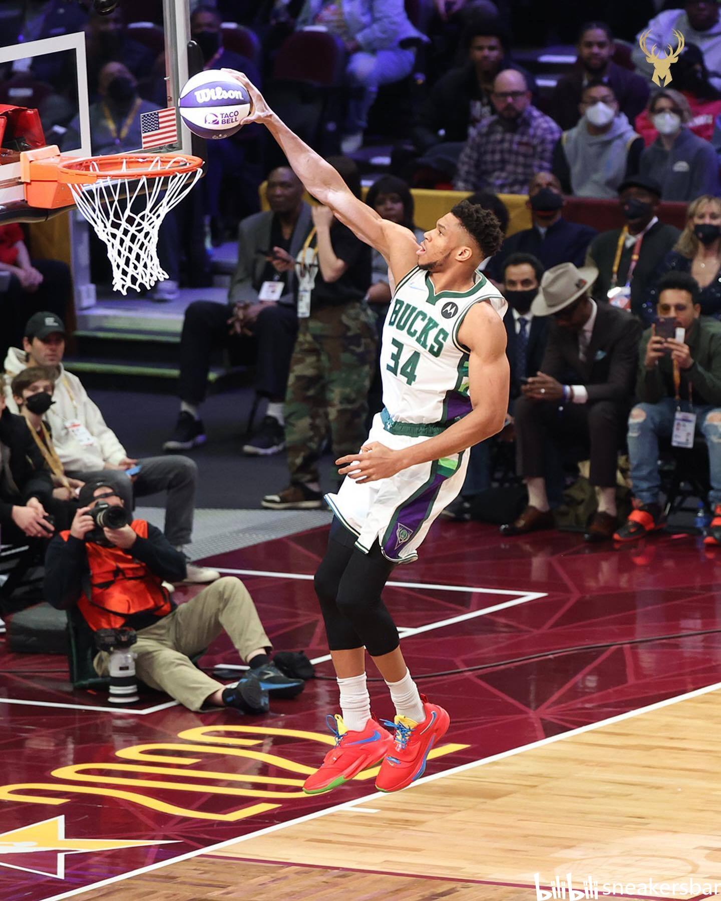 巴萨官方：费尔明右腿比目鱼肌轻微受伤，将缺阵大约两周（巴萨通报：费尔明右腿比目鱼肌轻伤，预计休战约两周）