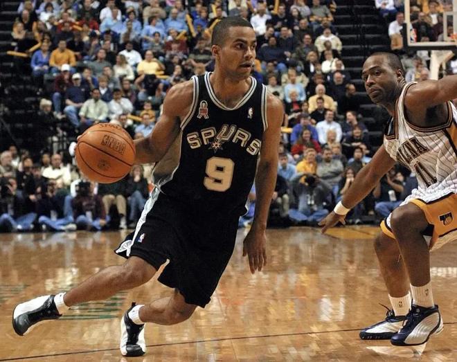 布斯克茨退役，10年世界杯冠军西班牙仅剩5人仍在踢球（布斯克茨宣布退役，2010年西班牙世界杯冠军阵容仅余5人仍现役）