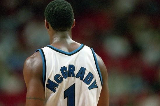 国乒输单打！王皓盯着王楚钦心事重重，梁靖崑技不如人：没好办法（国乒单打失利！王皓望向王楚钦愁绪难掩，梁靖崑技逊一筹：无计可施）