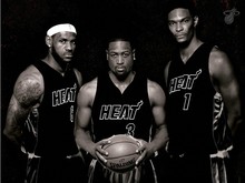 跟队：米兰与普利希奇的续约谈判搁置，可能会直接激活续约条款（跟队记者：米兰与普利希奇续约商谈暂停，或将直接启动续约选项）