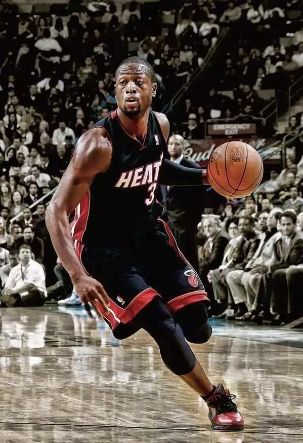 图集：梅西印度行首站活动场面混乱，球迷手持长棍、座椅被拆（图集：梅西印度行首站现场失序，球迷持长棍、座椅遭拆）