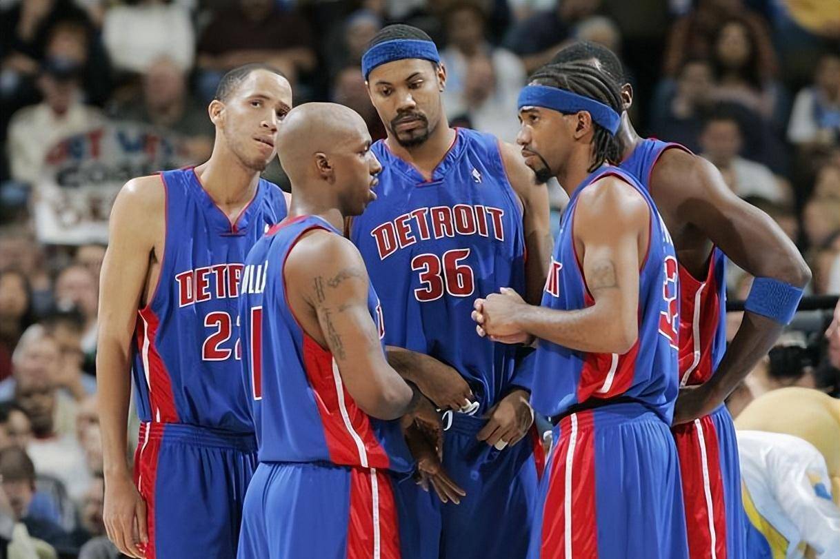 NBA球队战术解析：勇士防守新打法,（勇士防守革新：NBA球队战术深度解读）