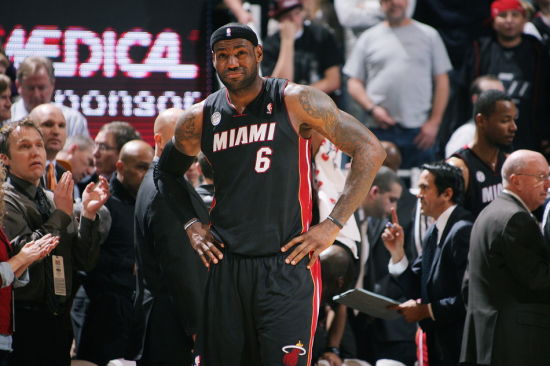 科林斯：我对保罗只有爱和尊重，但他不在这后确实安静了很多（科林斯：对保罗满怀敬意与爱，不过他离开后这里确实清静多了）